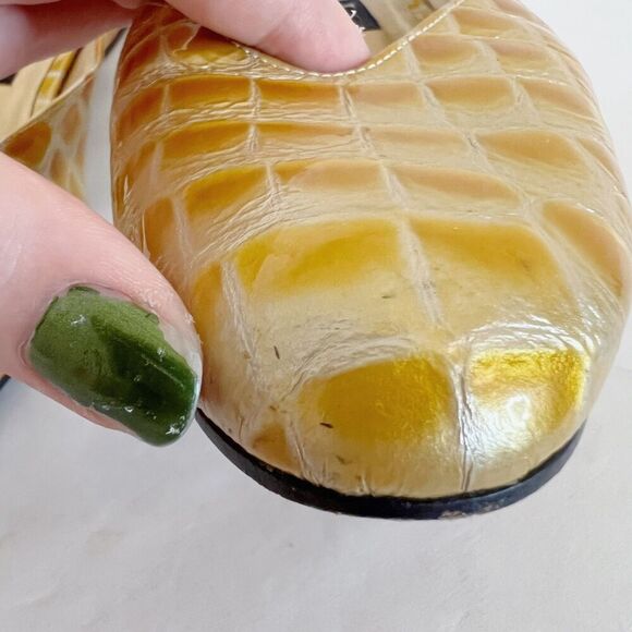 Stuart Weitzman RARE 90s Yellow Crocodile Patent Leather Slingback Size 8.5 - Picture 7 of 7